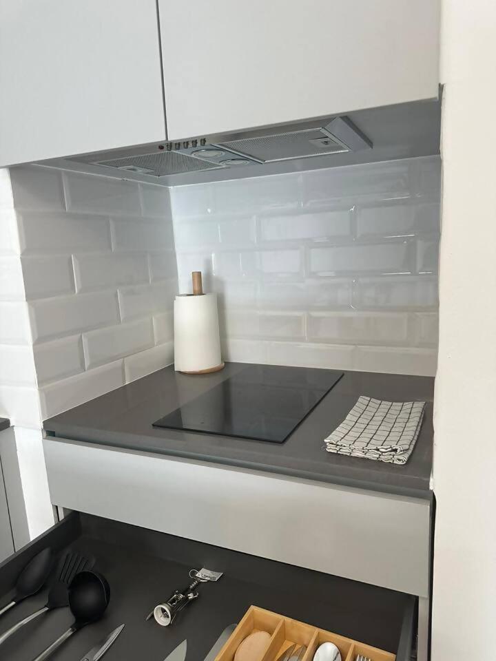 Stylish Renovated Apartment In Chiado Lissabon Buitenkant foto