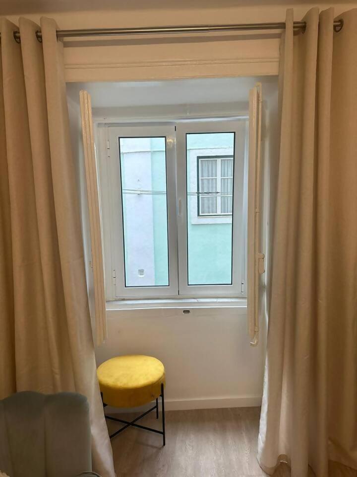Stylish Renovated Apartment In Chiado Lissabon Buitenkant foto