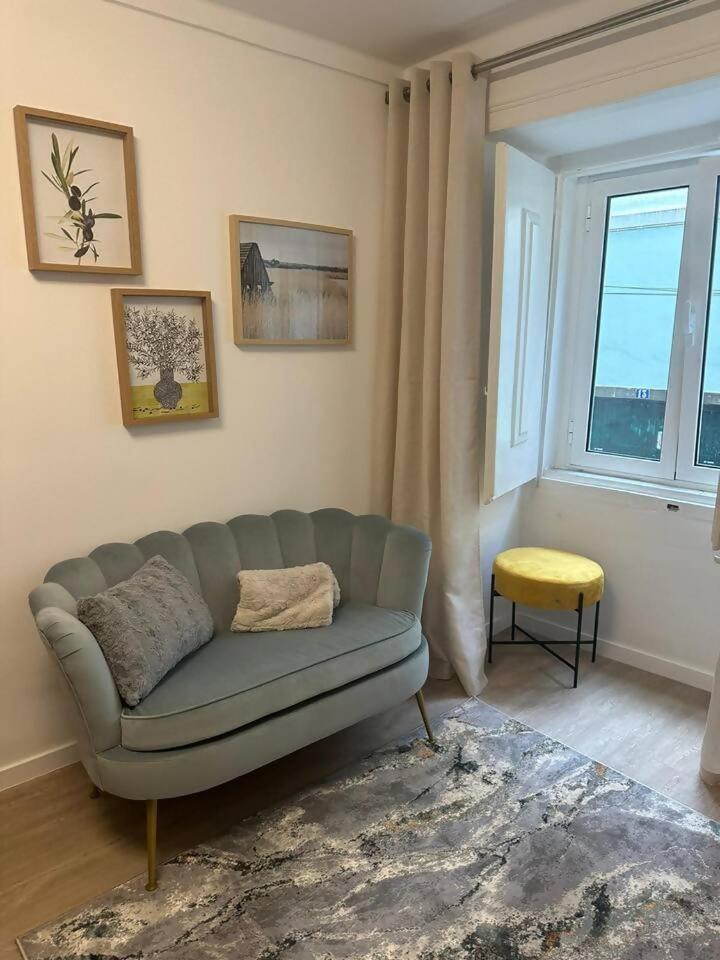 Stylish Renovated Apartment In Chiado Lissabon Buitenkant foto